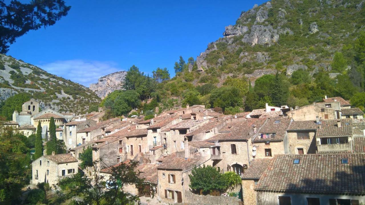 Les Studios De St Guilhem Saint-Guilhem-le-Desert Kültér fotó
