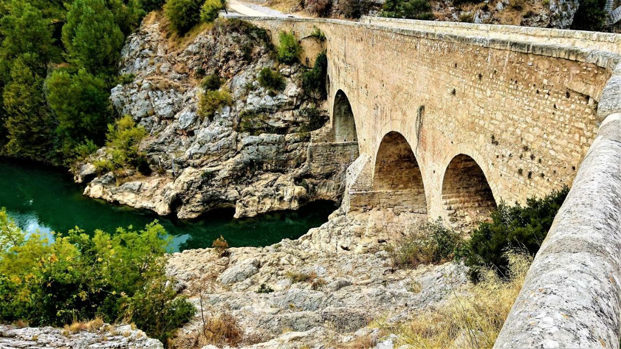 Les Studios De St Guilhem Saint-Guilhem-le-Desert Kültér fotó