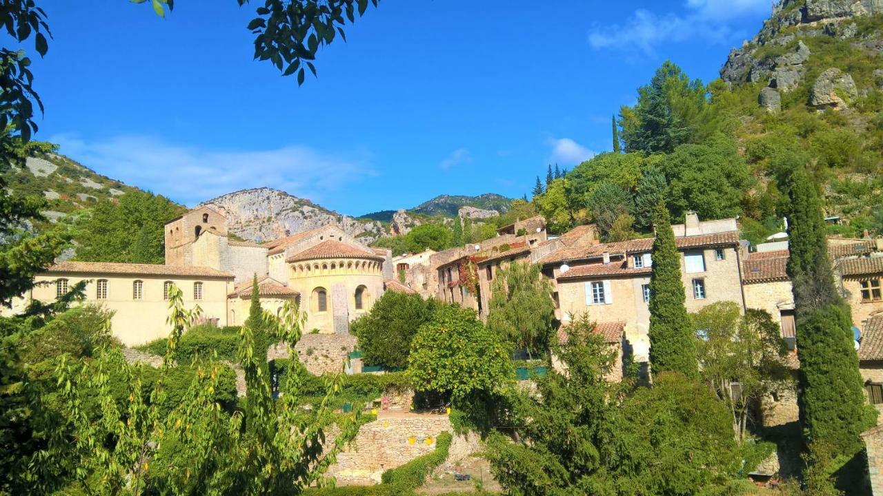 Les Studios De St Guilhem Saint-Guilhem-le-Desert Kültér fotó